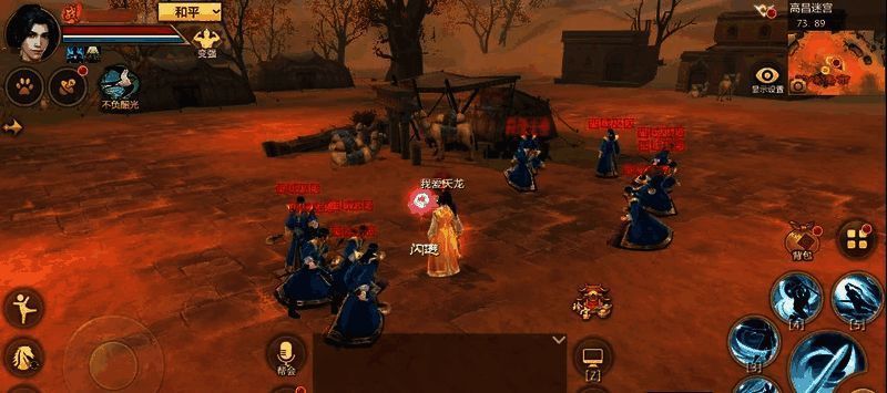 高昌迷宫副本内部场景，阴暗洞窟中展开激烈战斗