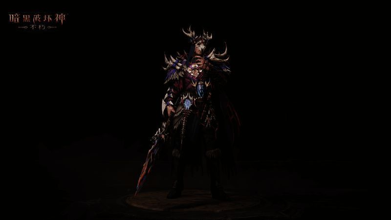 时装背部视角展示，可见复杂纹理与装饰布局