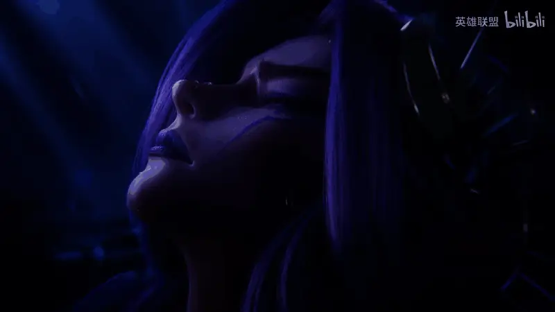 莫甘娜手持幽火，背景为灵花纷飞的神秘森林场景