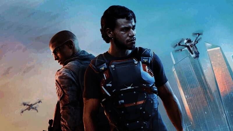 亚历克斯·埃尔南德斯接受采访画面，神情严肃表达观点