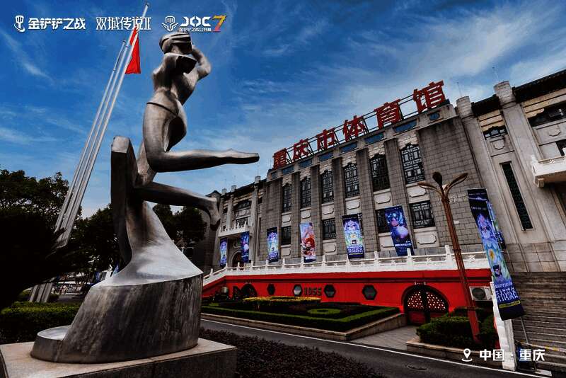 JOC7全国总决赛入围选手合影，八位选手身着统一战袍，目光坚定