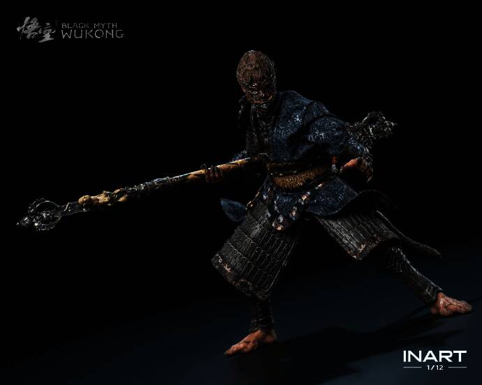 天命人可动人偶全身视角展示，姿态威武，盔甲纹理清晰可见