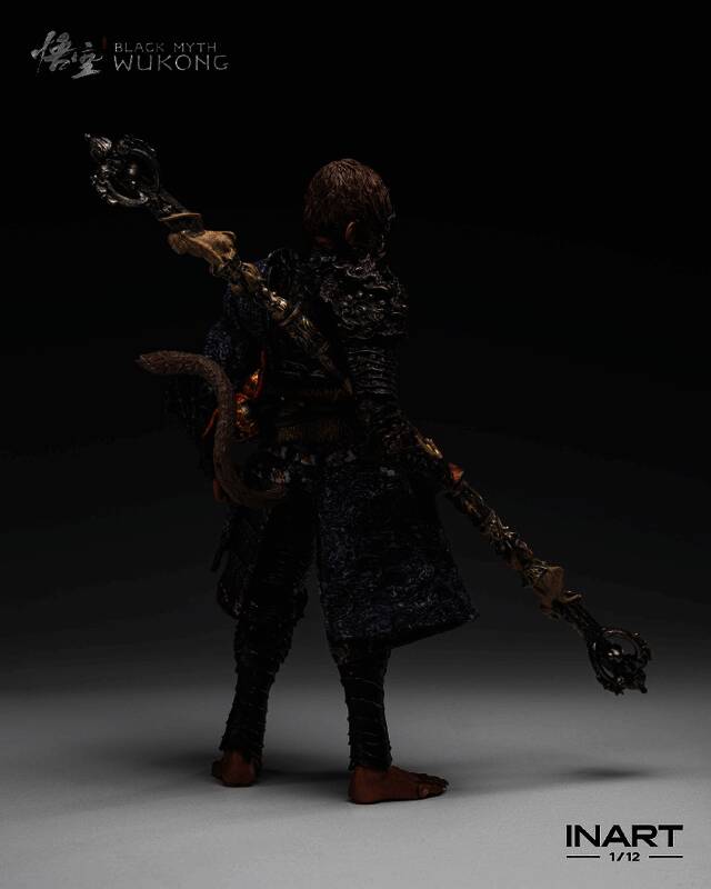 天命人佩戴头盔的整体造型，气势逼人，宛如战神降临