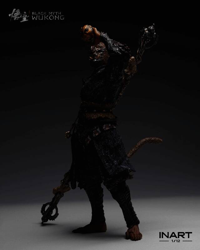 人偶脚部与底座连接示意图，稳固性强，适合长时间展示