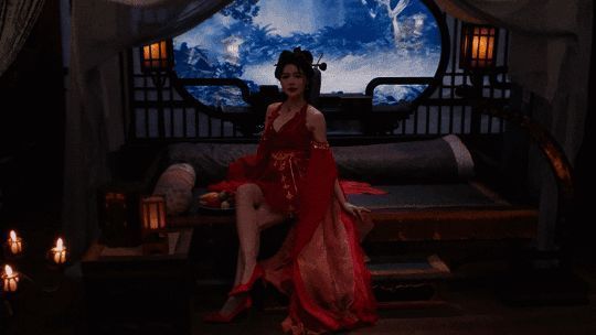 二师姐白绾绾妩媚微笑眼神迷人