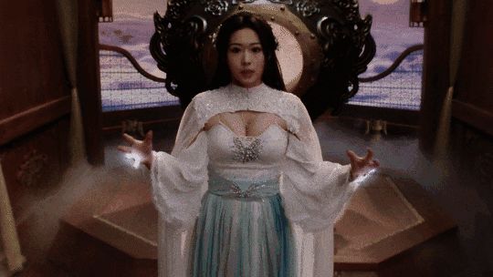 三师姐雷霄手持雷电法杖英姿飒爽