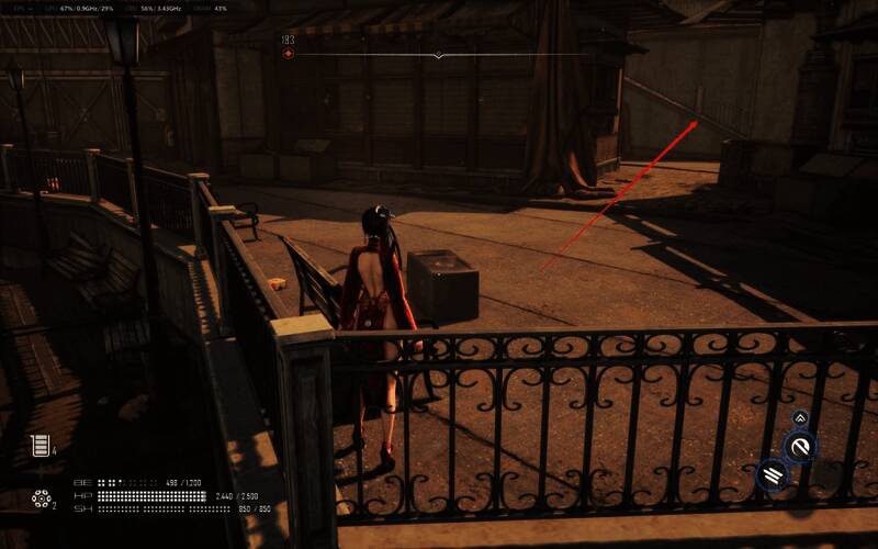 玩家在集装箱内部探索，发现隐藏的宝箱怪正准备战斗