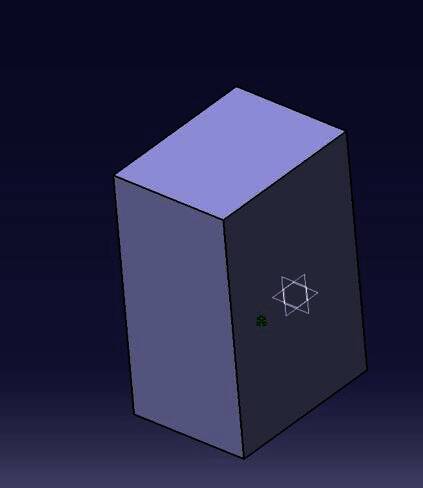 零件被锁定后的状态示意图，绿色标记清晰可见