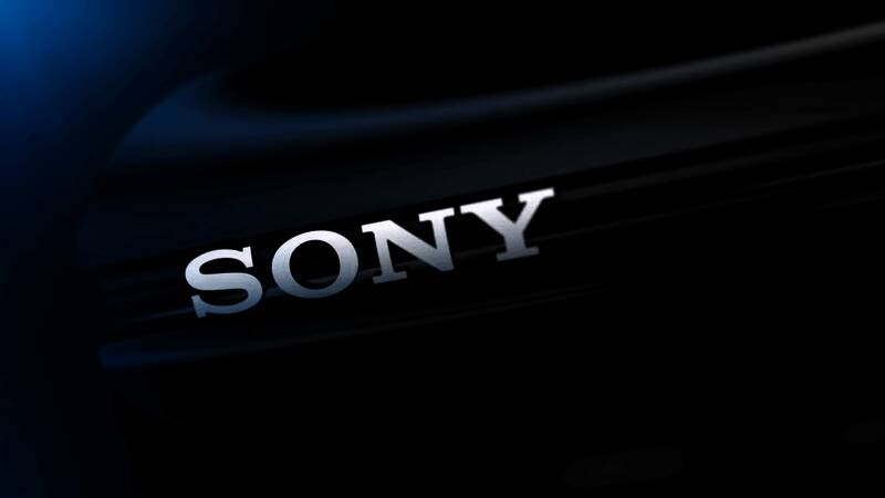 索尼PlayStation标志与法律文件叠加的视觉图示