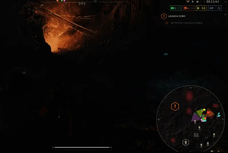 潜行者巢穴内部结构展示，黑暗潮湿，布满生物组织，极具压迫感