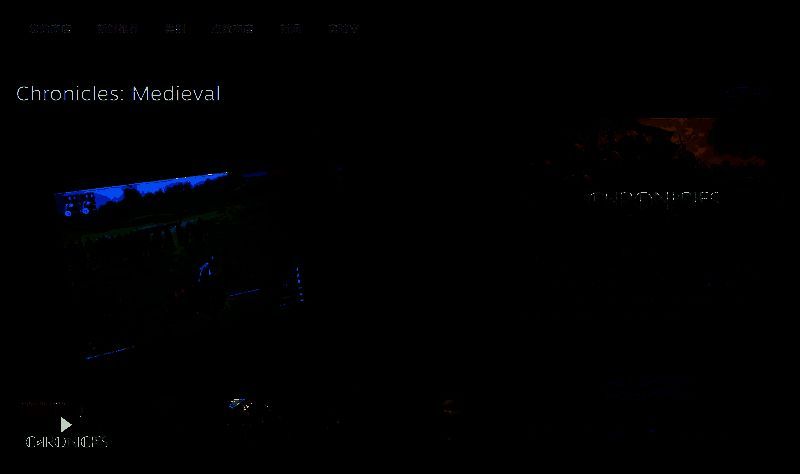 游戏内截图展示中世纪风格村庄与玩家角色探索场景，环境细节丰富