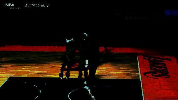 游戏场景截图，展现逼真球场光影效果