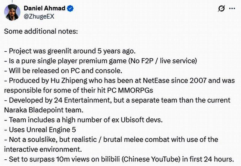 游戏预告片截图，展现主角策马奔腾于战场之上，身后烽火连天