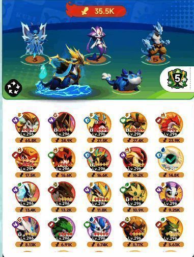 霸浪蛟战斗姿态，身披蓝色鳞甲，周身环绕水流能量