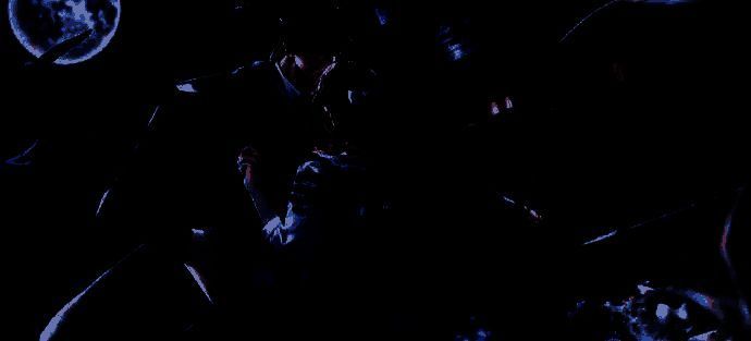 顾时夜在山海之间追逐爱人的动态画面