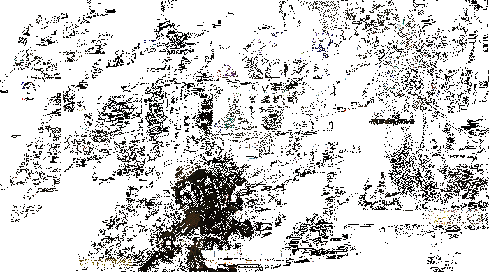 玩家在野外与巨型怪物激战，周围有其他玩家埋伏等待时机