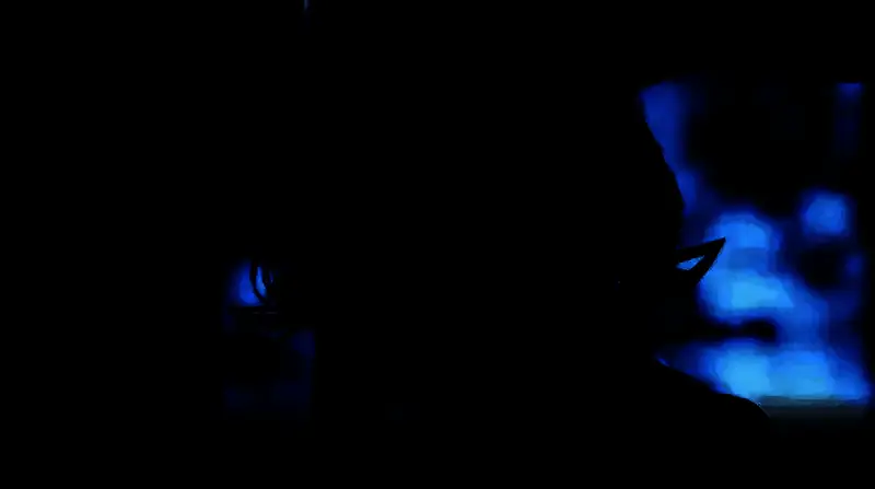 战斗画面展示红莲发动强力技能的瞬间，角色正在进行格挡反击动作