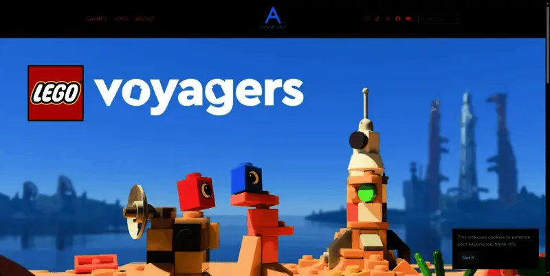 官网界面截图，展示游戏世界观与角色设定图