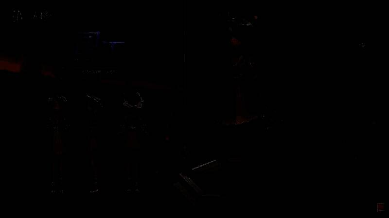 园丁角色换上新时装‘郁金香之梦’，帽檐如花瓣般柔软，肩部装饰如盛开花朵，手提花篮满载橘色花卉