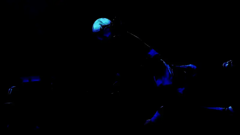 游戏内多人联机界面展示，体现流畅的匹配系统与角色定制功能