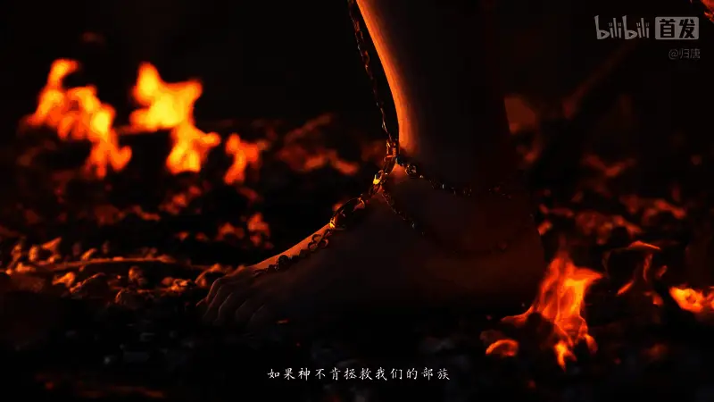 画面中央是一名手持长刀的战士，身后是烈焰燃烧的古城墙，天空乌云密布