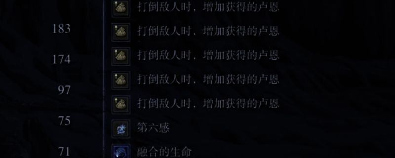 游戏内战斗场景，角色手持武器与敌人激烈对抗