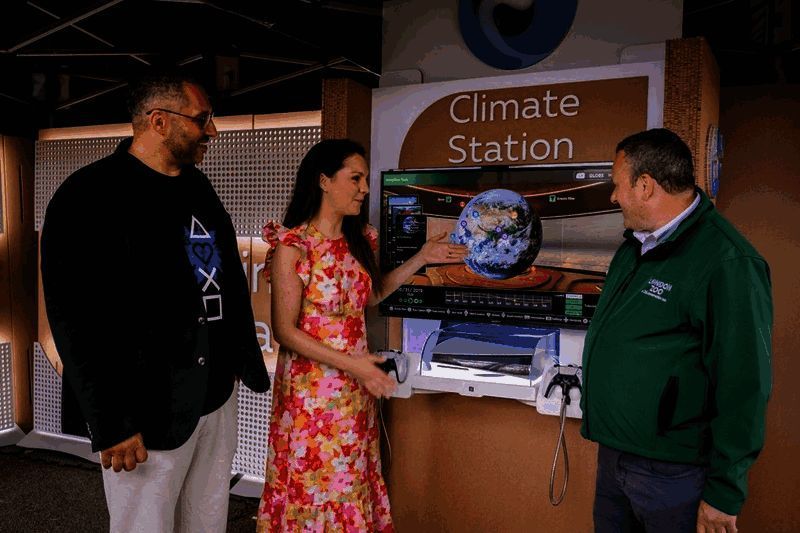 索尼互动娱乐高层团队在联合国气候峰会上发言现场照片