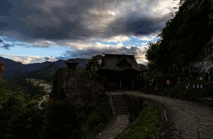 洞爷湖畔的古老建筑群，带有浓厚的历史氛围