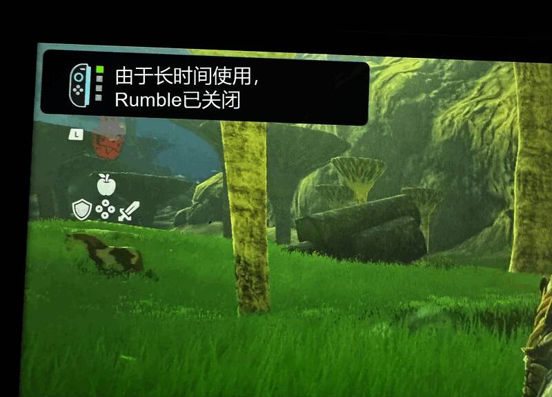 任天堂Switch 2主机与配套Joy-Con手柄展示图，白色控制器放置于主机两侧