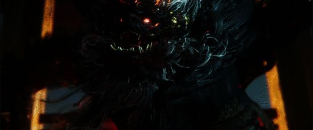 玩家在开放地图中与巨型妖怪激烈对战，场景阴森恐怖