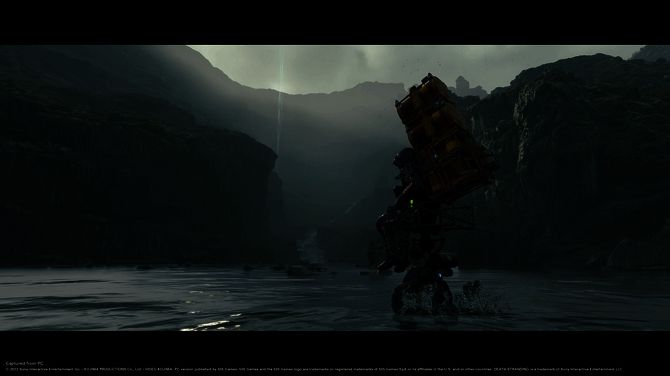 《死亡搁浅》动画概念图，主角背着货物穿越荒野，整体画风偏写实科幻