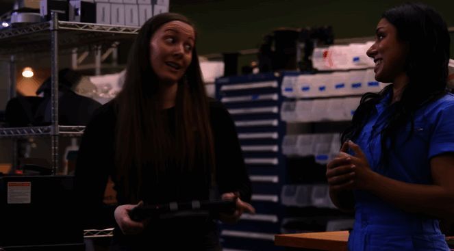 Steam Deck操控界面特写，显示着复杂的机器人动作控制系统