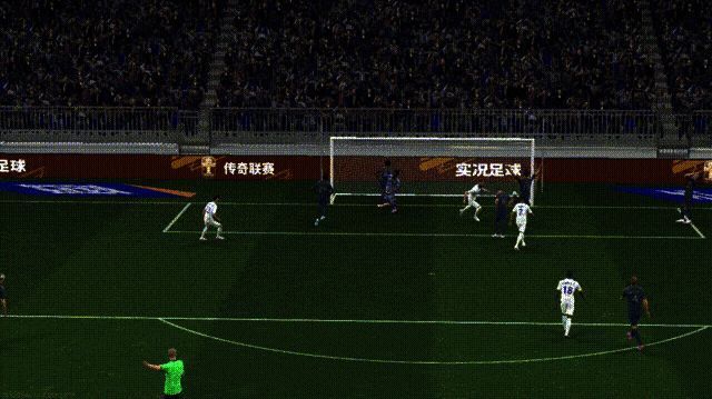 菲戈连续晃动摆脱防守队员，展现出顶级盘带技术