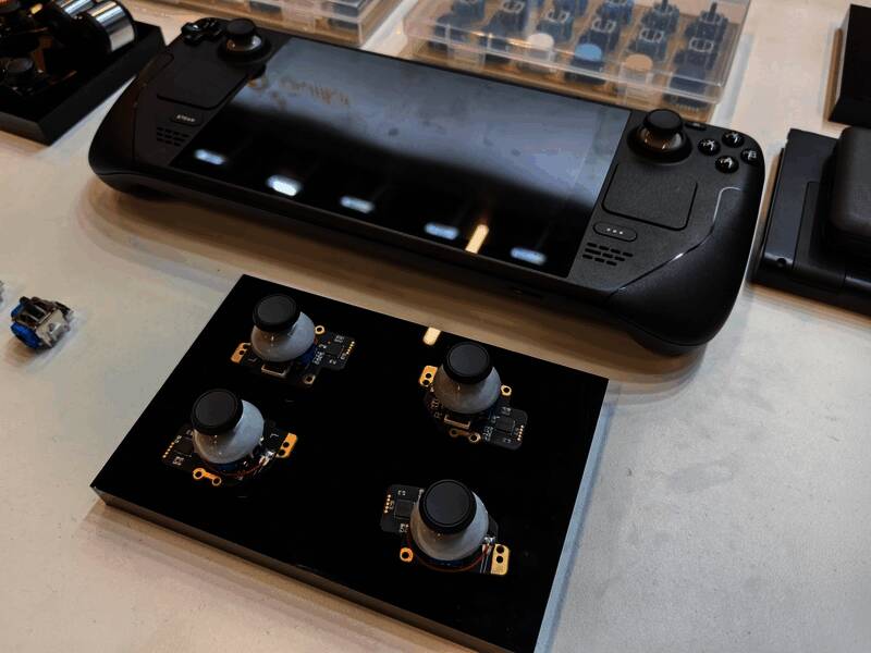 TMR传感器技术解析图，展示其如何在复杂磁场环境中稳定工作