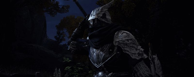 《艾尔登法环：黑夜君临》追踪者使用钩索进行空中战斗的精彩瞬间，背景为黑暗奇幻风格的战场