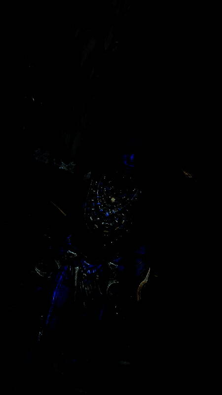 玩家操控蓝色角色进行狩猎的画面，场景细节精致，充满异域风情