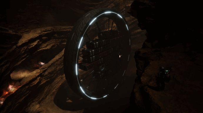 游戏内物品管理界面，展示多种资源与合成选项