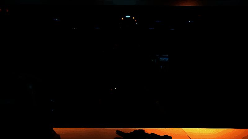 宇树科技G1人形机器人正在舞台上演绎动感舞蹈