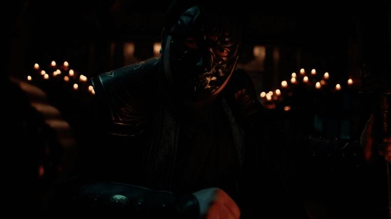 游戏实机截图，主角与女主在古风庭院中互动，画面唯美细腻