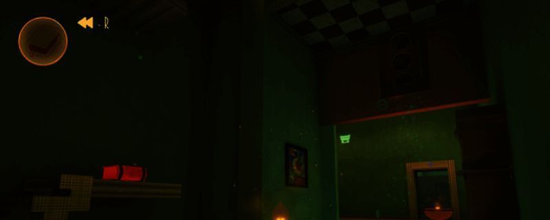 游戏中角色在昏暗走廊中探索的场景，墙壁斑驳，氛围紧张