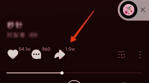 汽水音乐播放页界面展示，右上角标有分享按钮的位置