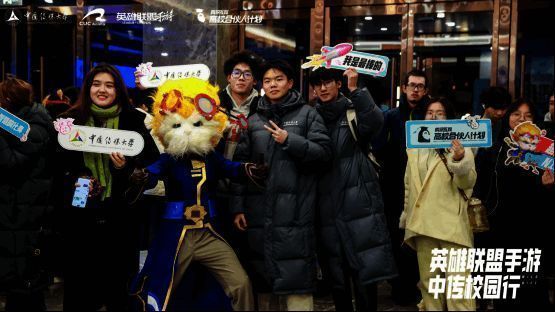 评委团队认真评审参赛作品，确保评选公正专业