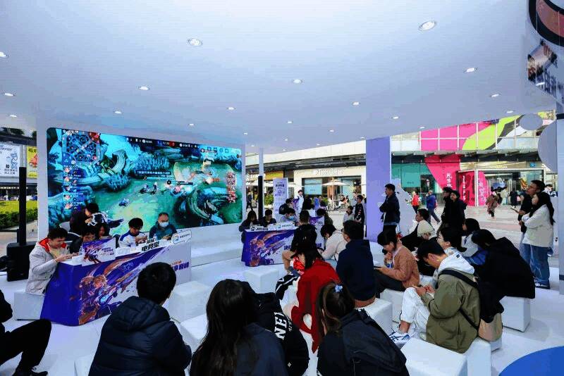 荣耀游戏中心展区举办《决胜巅峰》5V5电竞赛事