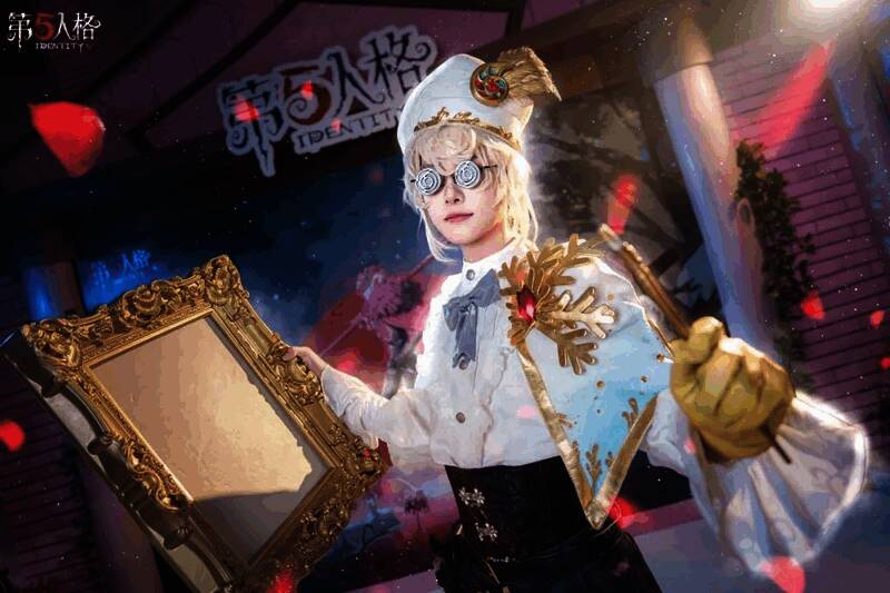 《第五人格》厂长角色COS，高度还原引发围观