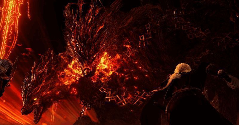 战斗中的三狼分身场面，角色躲避多个敌人围攻