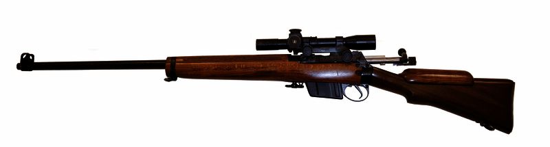 AW系列狙击步枪的早期型号实物图，绿色涂装，结构简洁