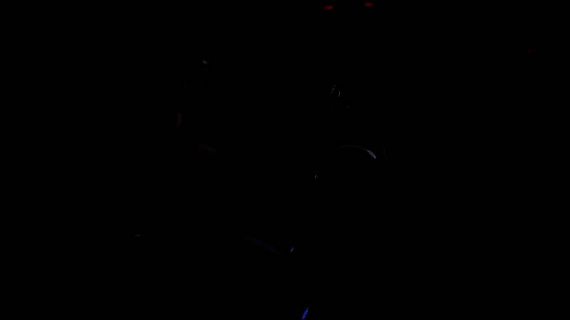 八云与龙隼对话场景，背景为古老神庙遗迹，气氛凝重