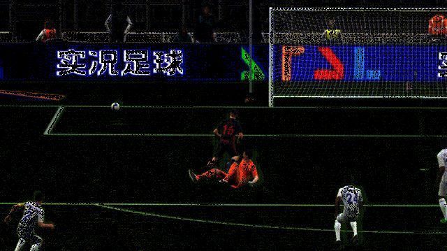 卡西利亚斯出击解围动图，展示其主动防守能力