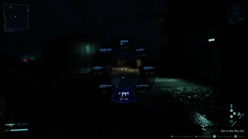 飞行汽车在空中穿梭，周围有敌方飞行器追踪