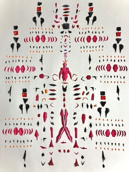 折纸高达侧面视角，展现复杂的结构设计